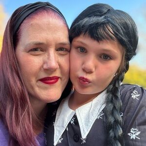 Meet your Posher, Hilary